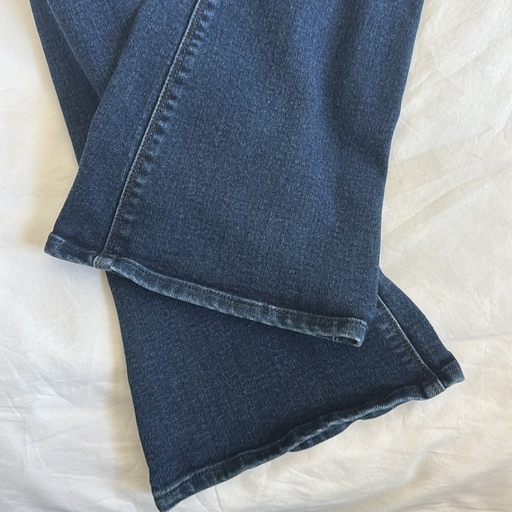 Unpublished Denim - Picture 5 of 6